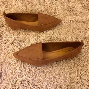NEW IN BOX LULUS “EMMY” POINTED TOE FLATS